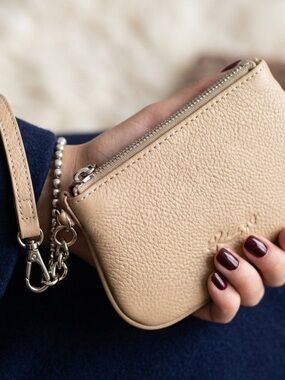 Heys Leather Wristlet